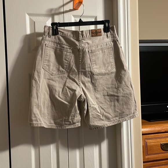 Vintage High-Waisted Beige Denim Shorts - Picture 2 of 3